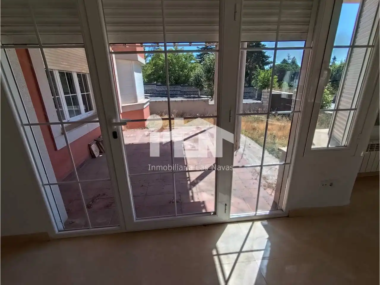 Terrassa de Casa o xalet en venda en Las Navas del Marqués  amb Calefacció, Jardí privat i Terrassa