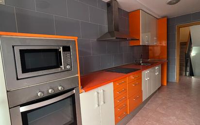 Kitchen of Single-family semi-detached for sale in Malpartida de Plasencia  with Heating, Private garden and Storage room