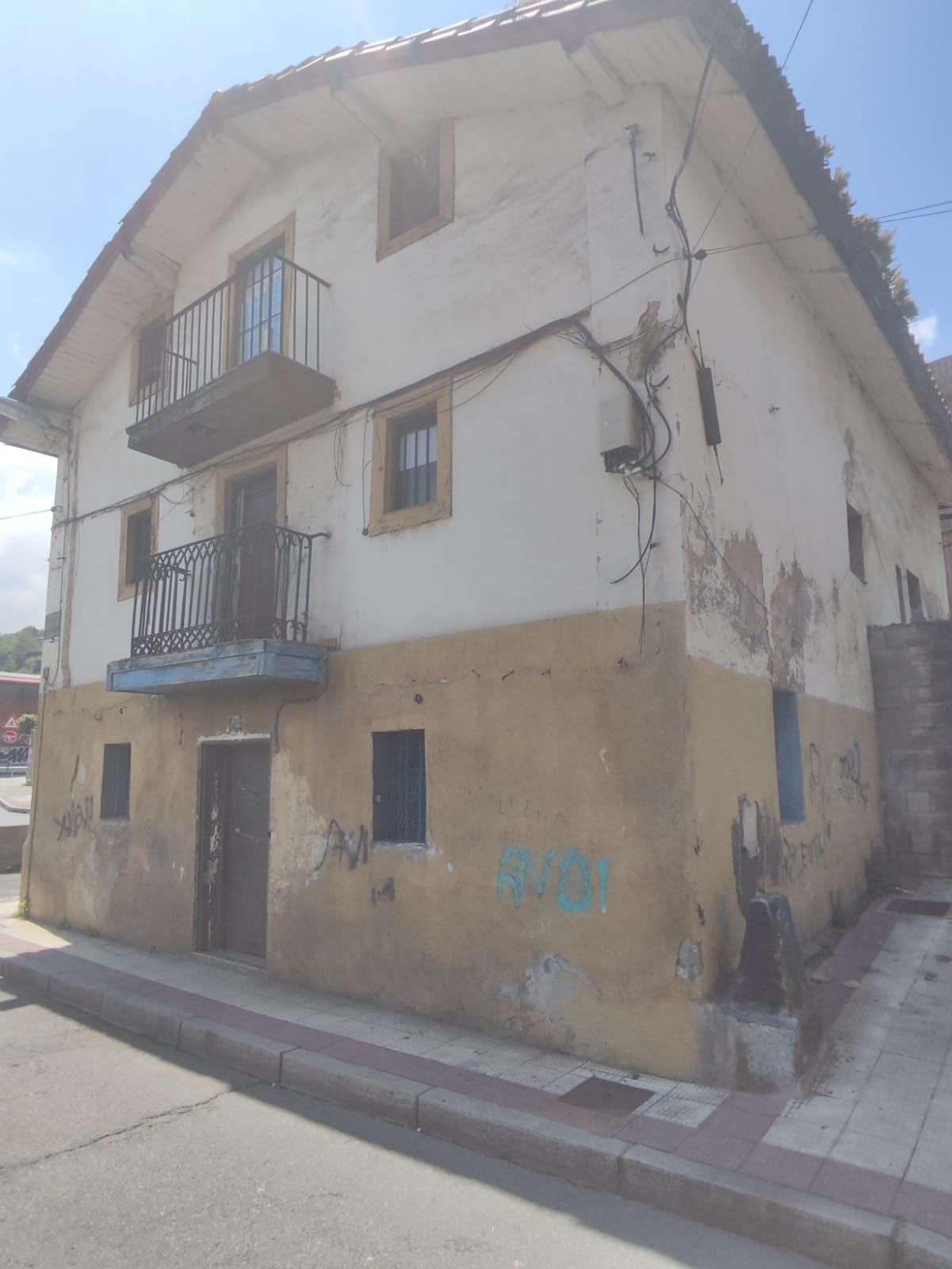 Vista exterior de Casa o xalet en venda en Barakaldo  amb Terrassa