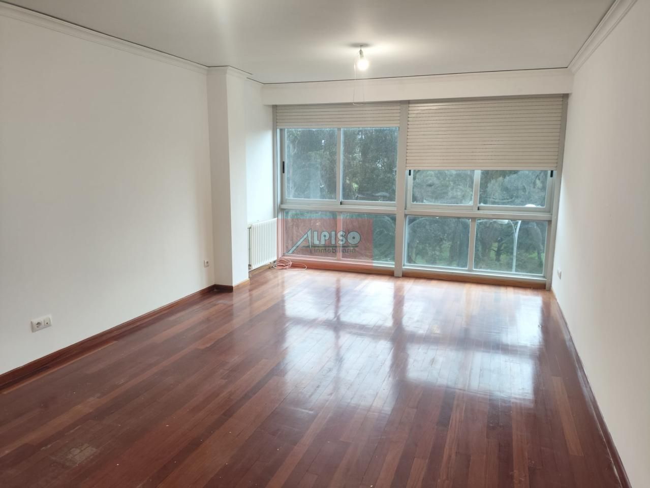 Sala d'estar de Pis en venda en Ourense Capital  amb Calefacció, Parquet i Balcó