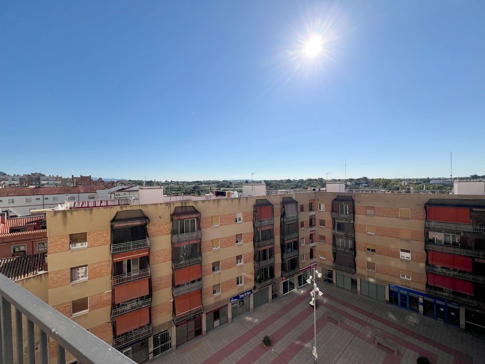 Vista exterior de Pis en venda en Valls amb Calefacció i Balcó