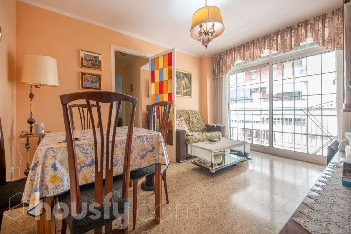 Living room of Flat for sale in L'Hospitalet de Llobregat  with Balcony