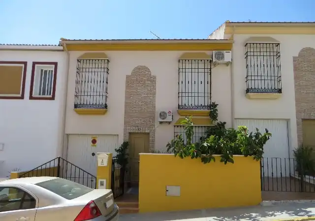 Außenansicht von Wohnung zum Verkauf in Santaella