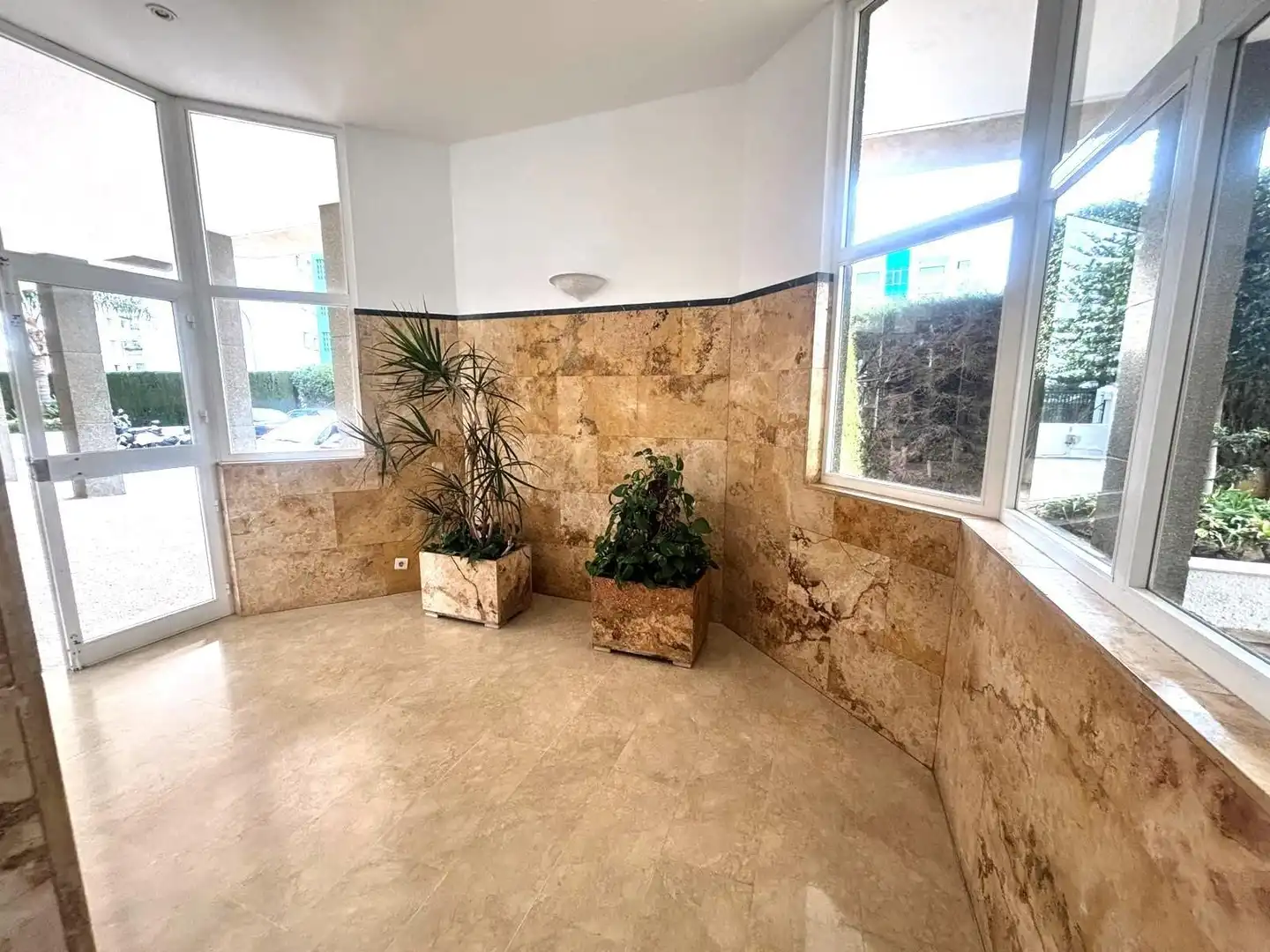 Bany de Pis en venda en Benalmádena amb Jardí privat, Terrassa i Balcó