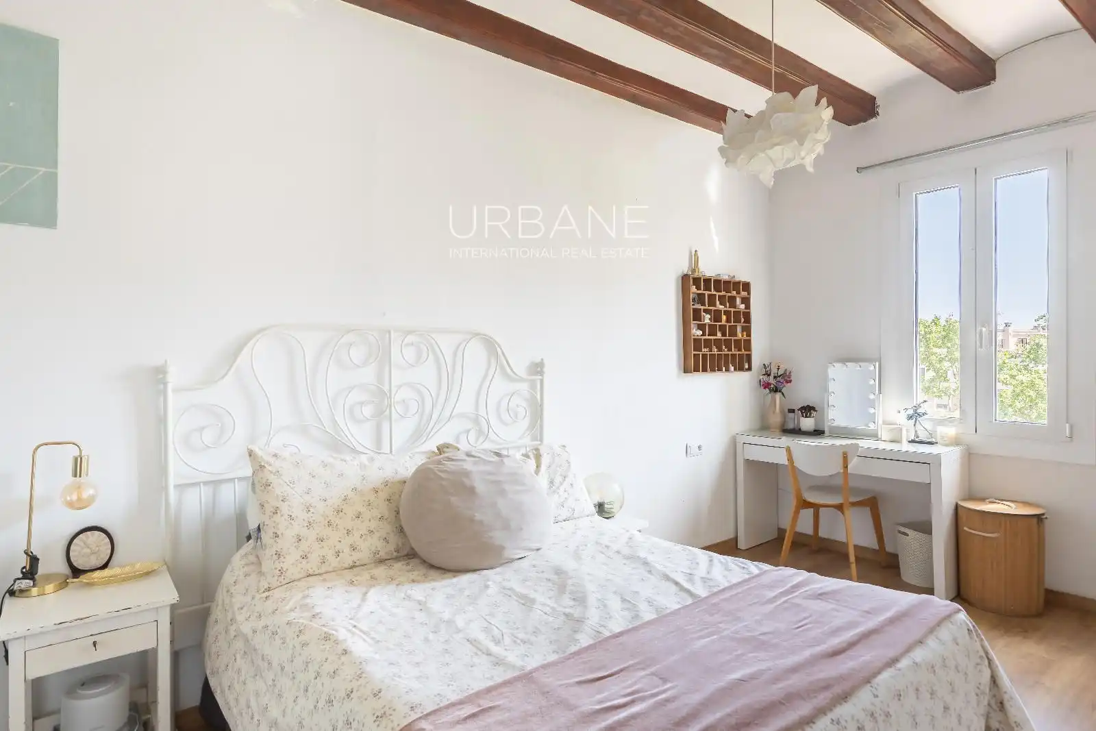 Schlafzimmer von Dachboden zum Verkauf in Barcelona mit Klimaanlage, Heizung und Terrasse