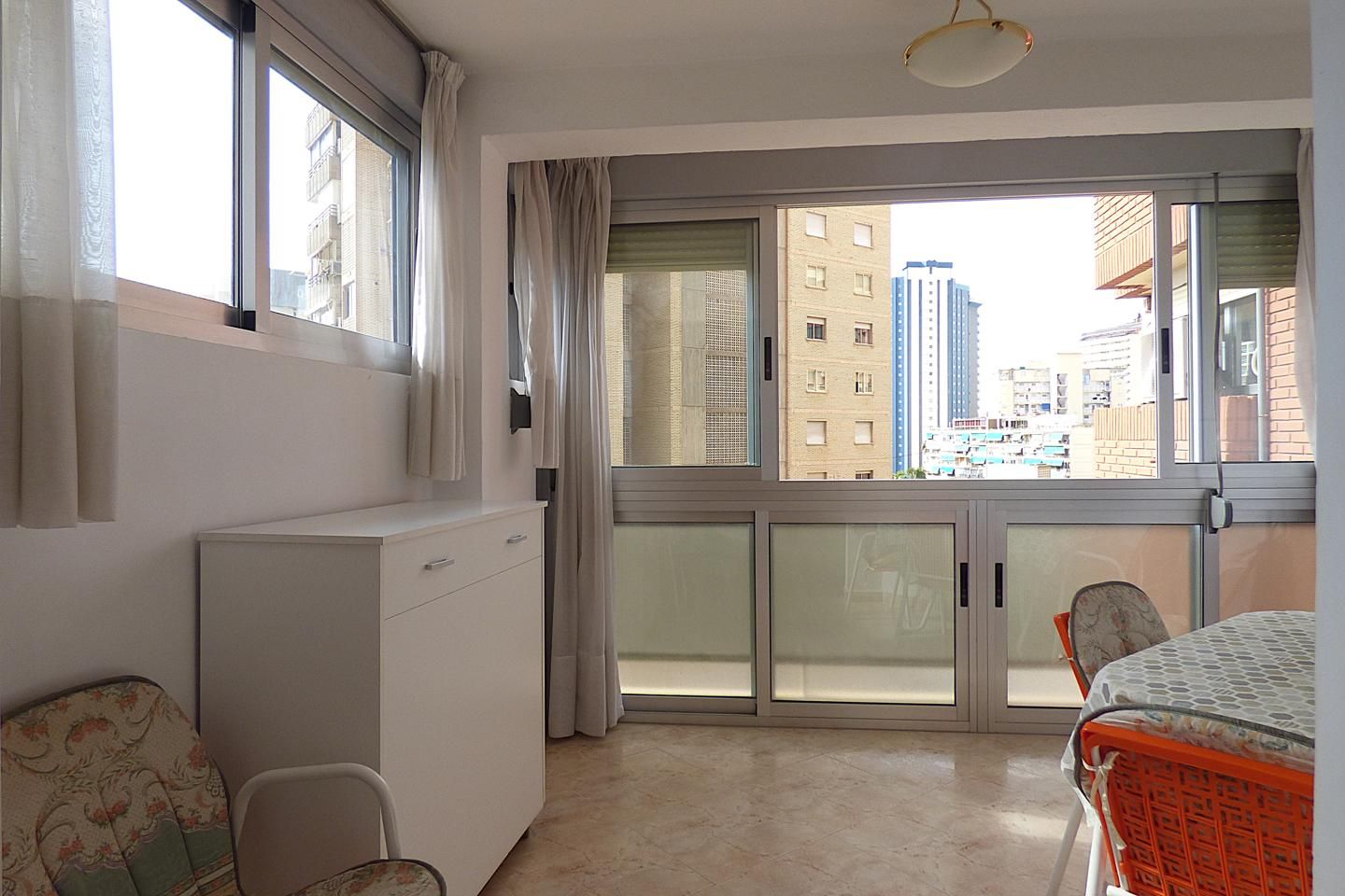 Dormitori de Apartament en venda en Benidorm amb Aire condicionat, Terrassa i Piscina