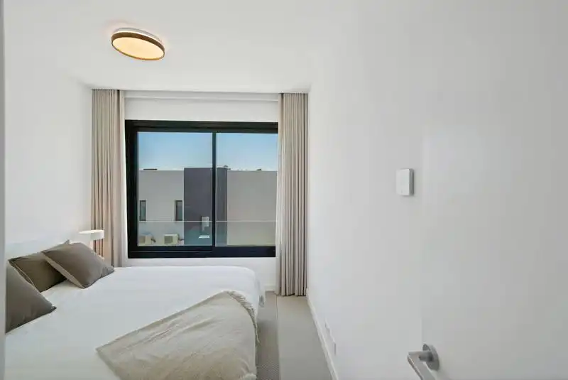 Habitación de Casa adosada de alquiler en Estepona con Aire acondicionado, Jardín privado y Terraza