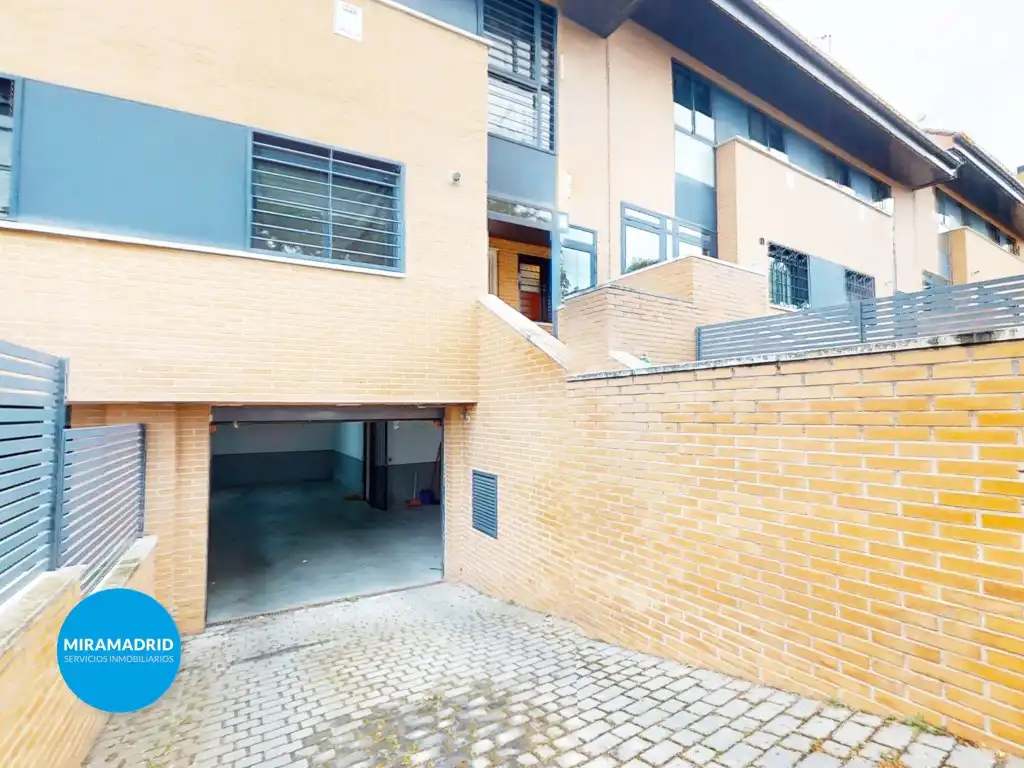 Vista exterior de Casa adosada en venta en Paracuellos de Jarama con Aire acondicionado
