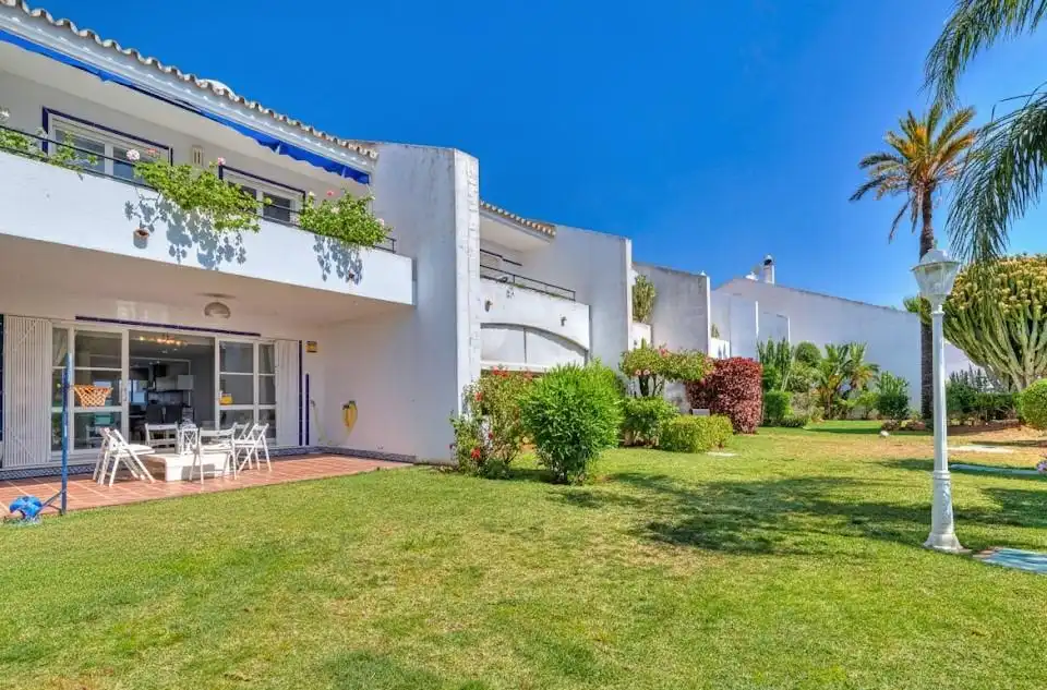 Jardí de Casa adosada en venda en Mijas amb Aire condicionat, Calefacció i Jardí privat
