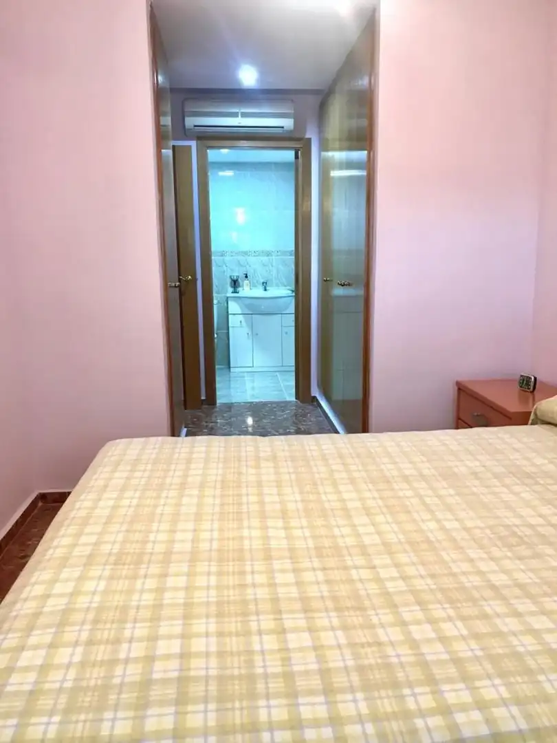 Habitación de Piso de alquiler en Manises con Aire acondicionado, Calefacción y Amueblado