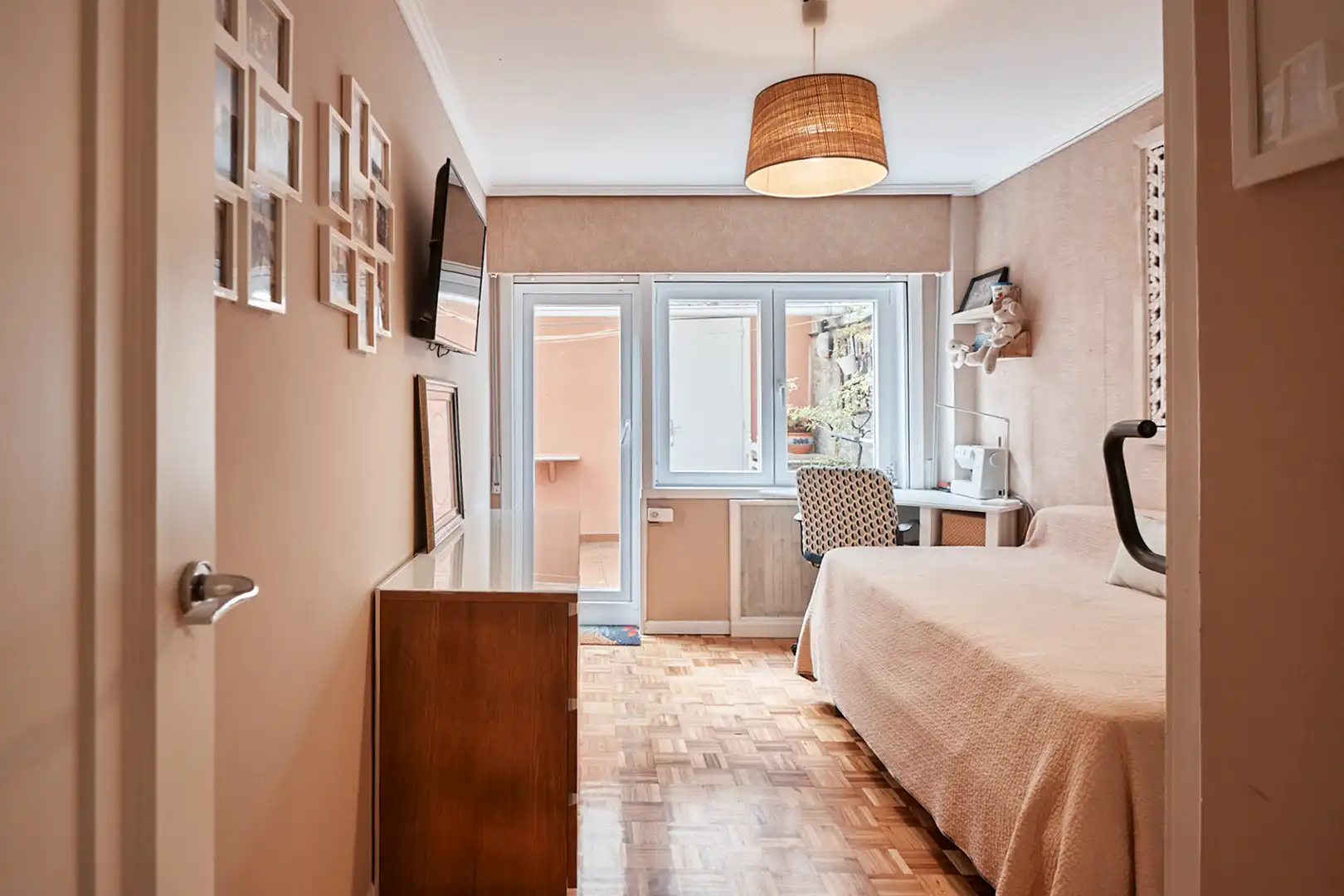 Bedroom of Flat for sale in A Coruña Capital   with Parquet flooring, Terrace and Storage room