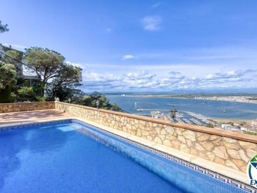 Casa rustica con giardino in vendita a Almadrava - Canyelles - Puig-Rom