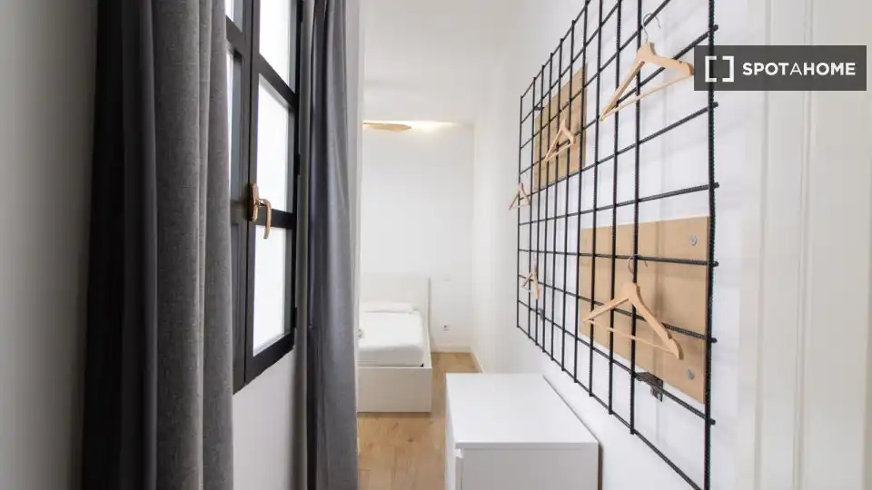 Bedroom of Flat for rent in Madrid  with Air Conditioner, Heating and Furnished