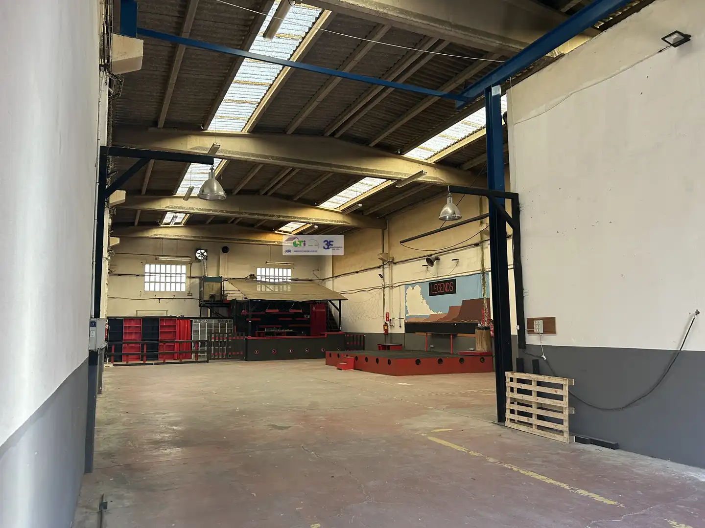 Nau industrial en venda a C / BUENOS AIRES, La Muela