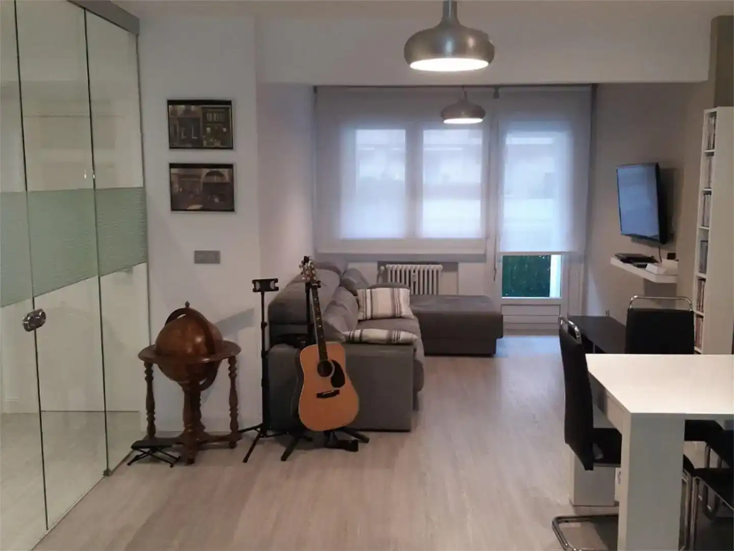 Sala d'estar de Pis en venda en Bilbao  amb Jardí privat, Parquet i Balcó