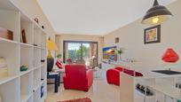 Sala d'estar de Apartament en venda en Estepona amb Aire condicionat i Terrassa