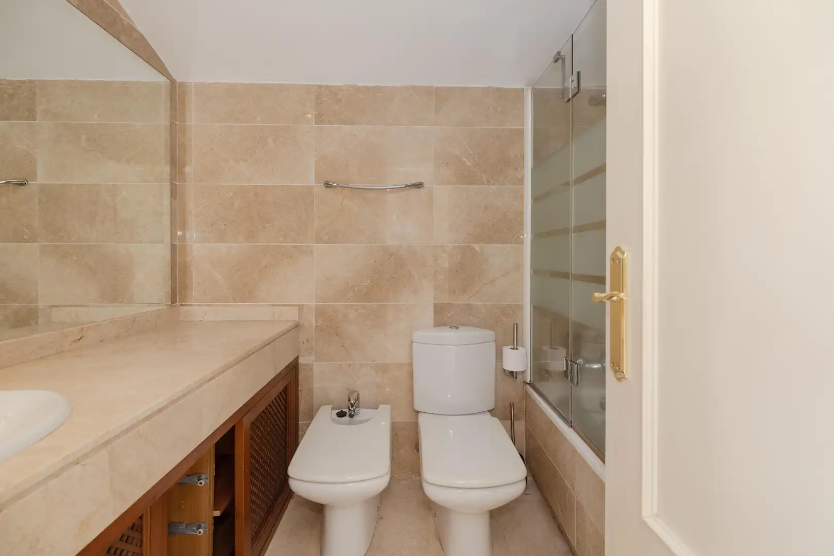 Badezimmer von Dachboden zum Verkauf in Marbella mit Klimaanlage, Heizung und Terrasse