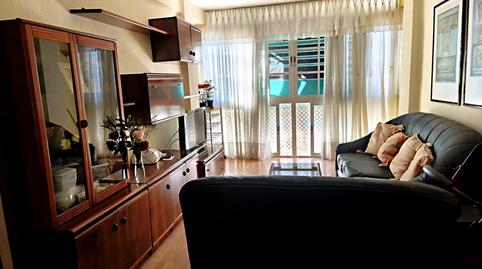 Foto 2 de Piso en venta en Avenida Málaga Oloroso, Cortijo Bazán - Los Casinis - Los Cipreses, Málaga Capital