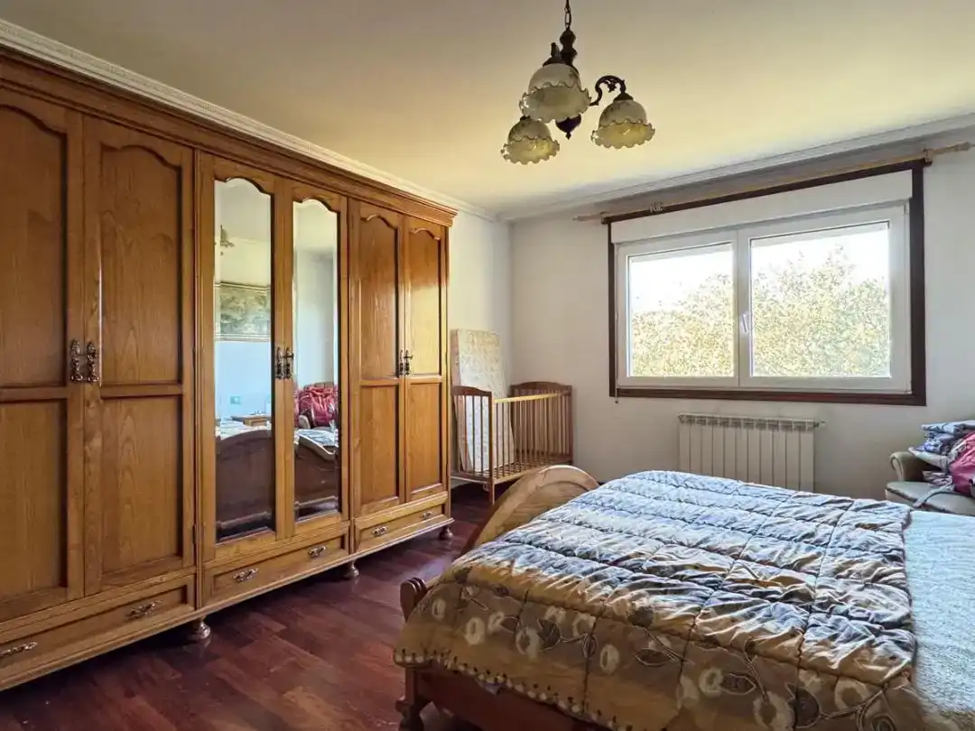 Dormitori de Casa o xalet en venda en Cangas  amb Aire condicionat i Balcó