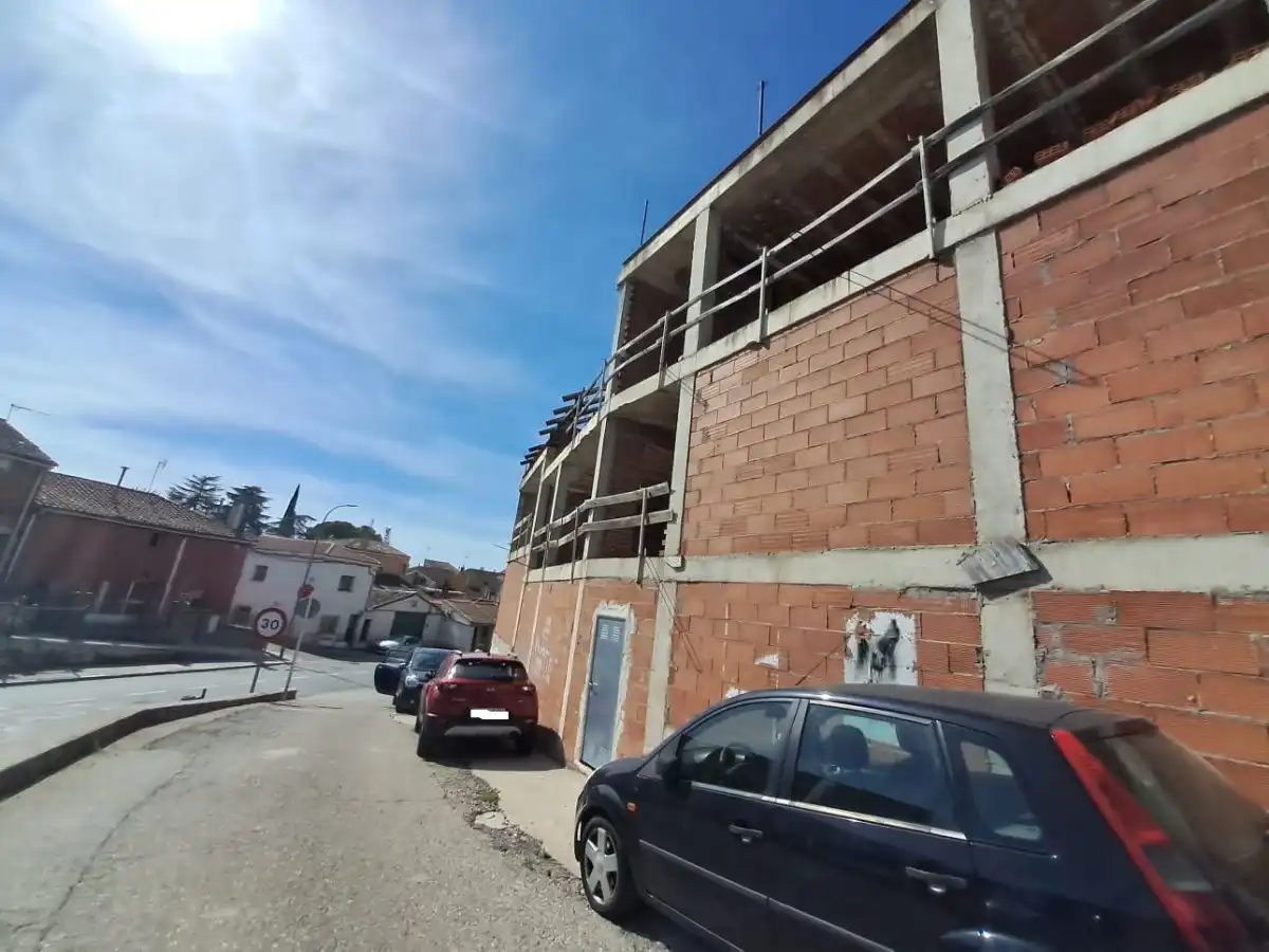 Vista exterior de Edificio en venta en Los Santos de la Humosa