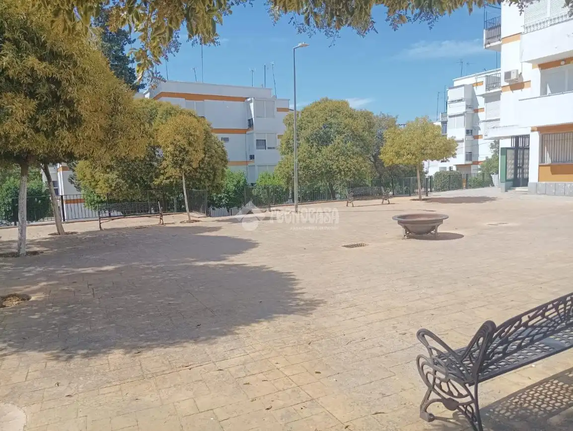 Exterior view of Flat for sale in Arahal  with Air Conditioner and Balcony