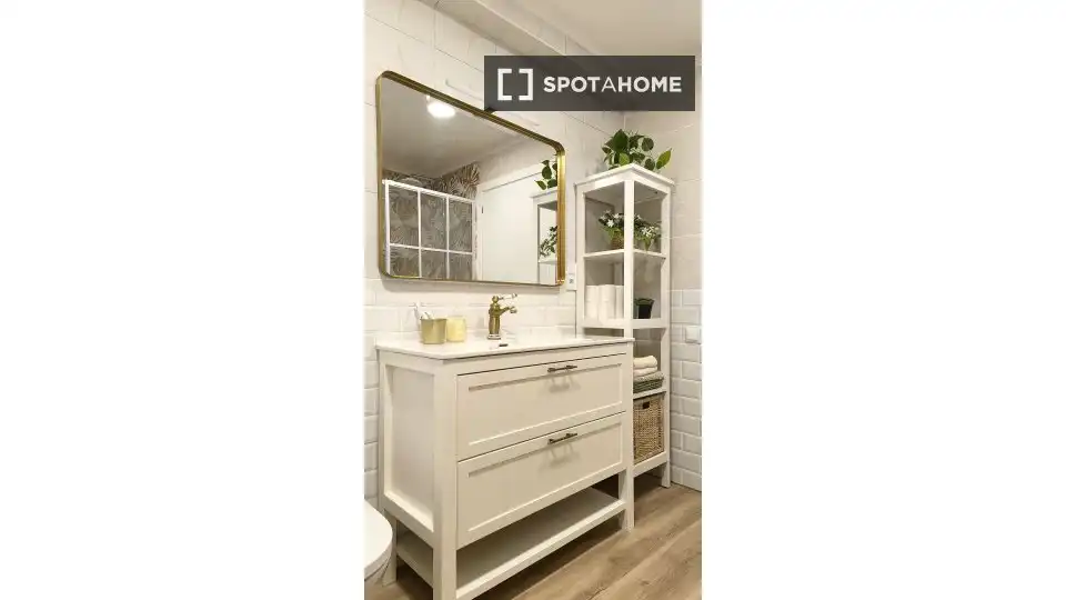 Bathroom of Flat for share in  Pamplona / Iruña  with Air Conditioner, Heating and Terrace
