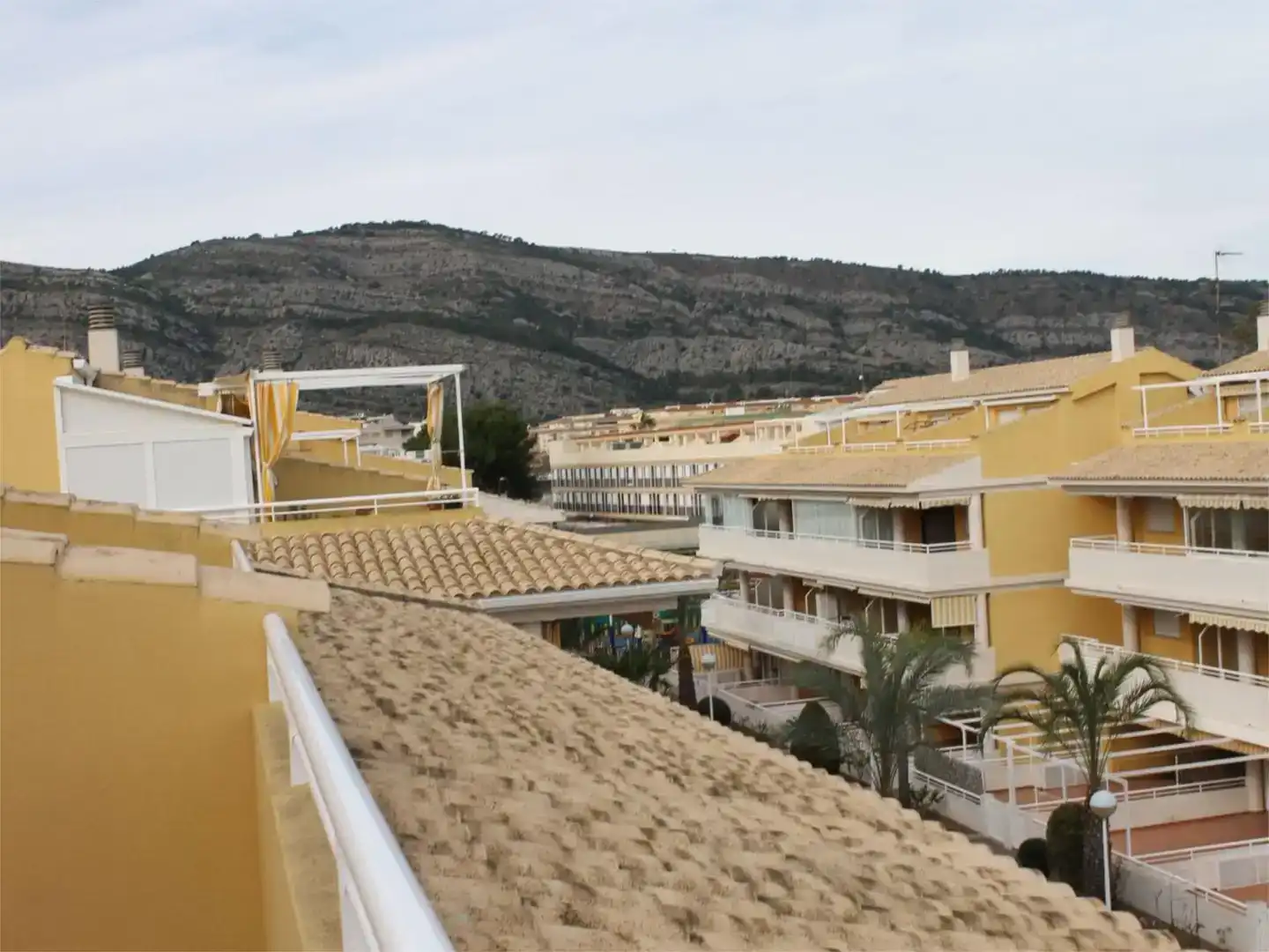 Vista exterior de Dúplex en venda en Oropesa del Mar / Orpesa amb Aire condicionat, Piscina i Balcó