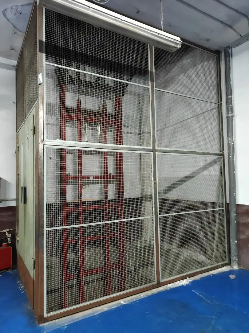 Vista exterior de Nave industrial en venta en Cornellà de Llobregat