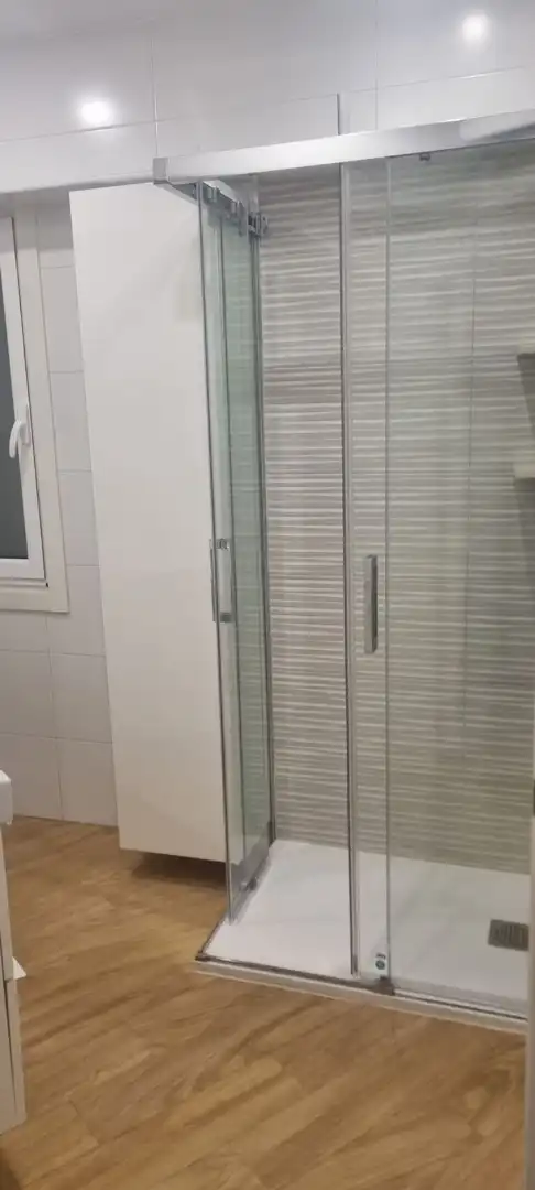 Bany de Pis de lloguer en Vigo  amb Aire condicionat, Calefacció i Parquet