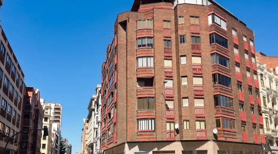 Exterior view of Flat for sale in León Capital   with Heating, Parquet flooring and Oven
