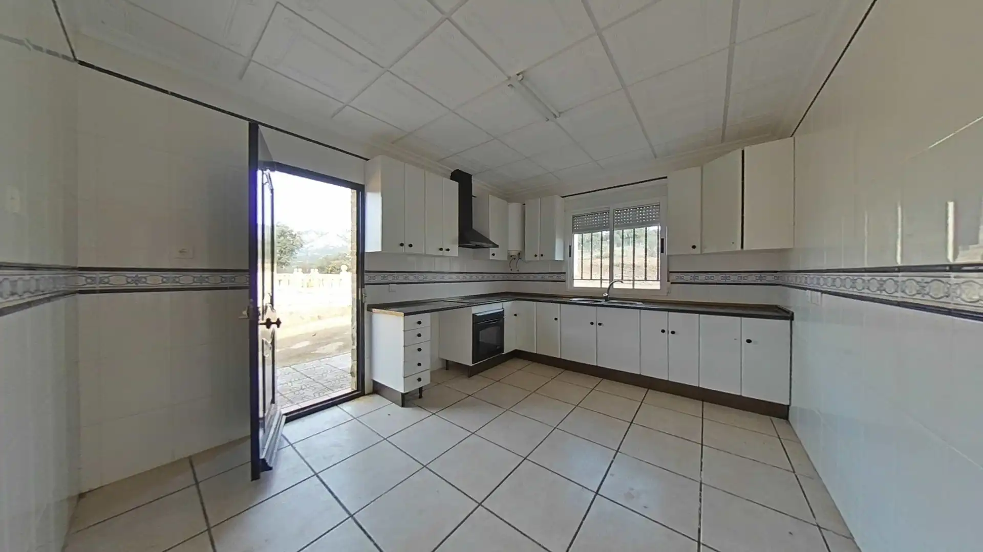 Cocina de Casa o chalet en venta en Mestanza con Jardín privado, Trastero y Piscina
