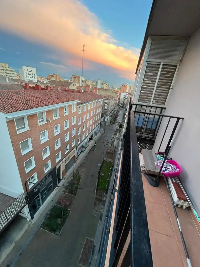 Vista exterior de Piso en venta en Zaragoza con Calefacción, Terraza y Amueblado