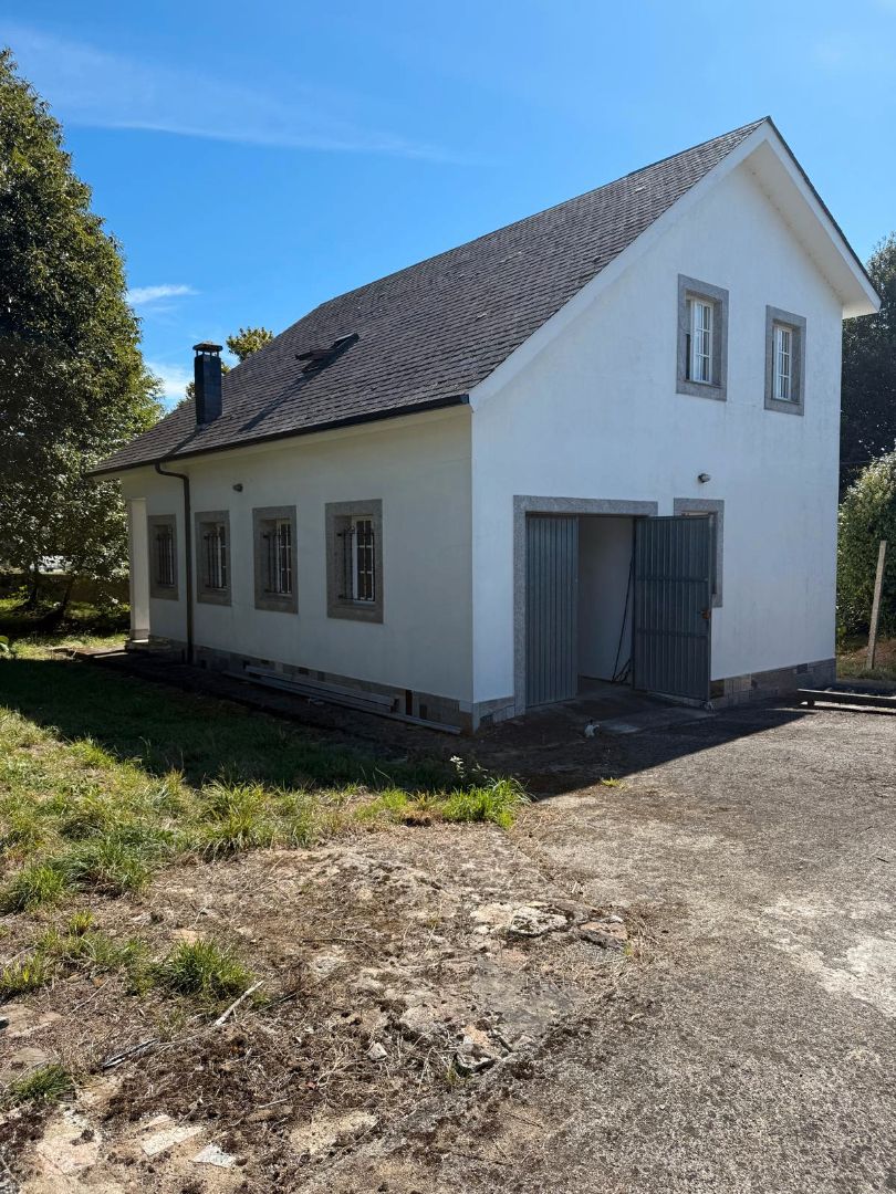 Vista exterior de Casa o xalet en venda en Lugo Capital amb Calefacció, Jardí privat i Parquet