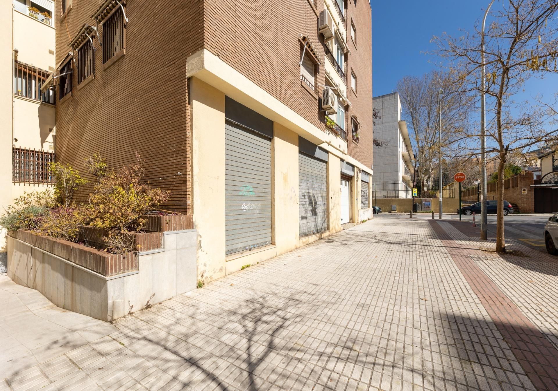 Exterior view of Premises for sale in  Granada Capital