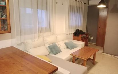 Sala d'estar de Apartament de lloguer en  Granada Capital amb Aire condicionat i Moblat