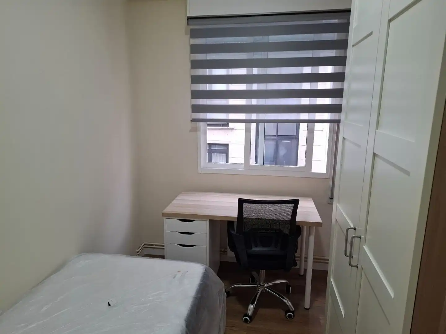 Schlafzimmer von Wohnung zur Miete in A Ponte