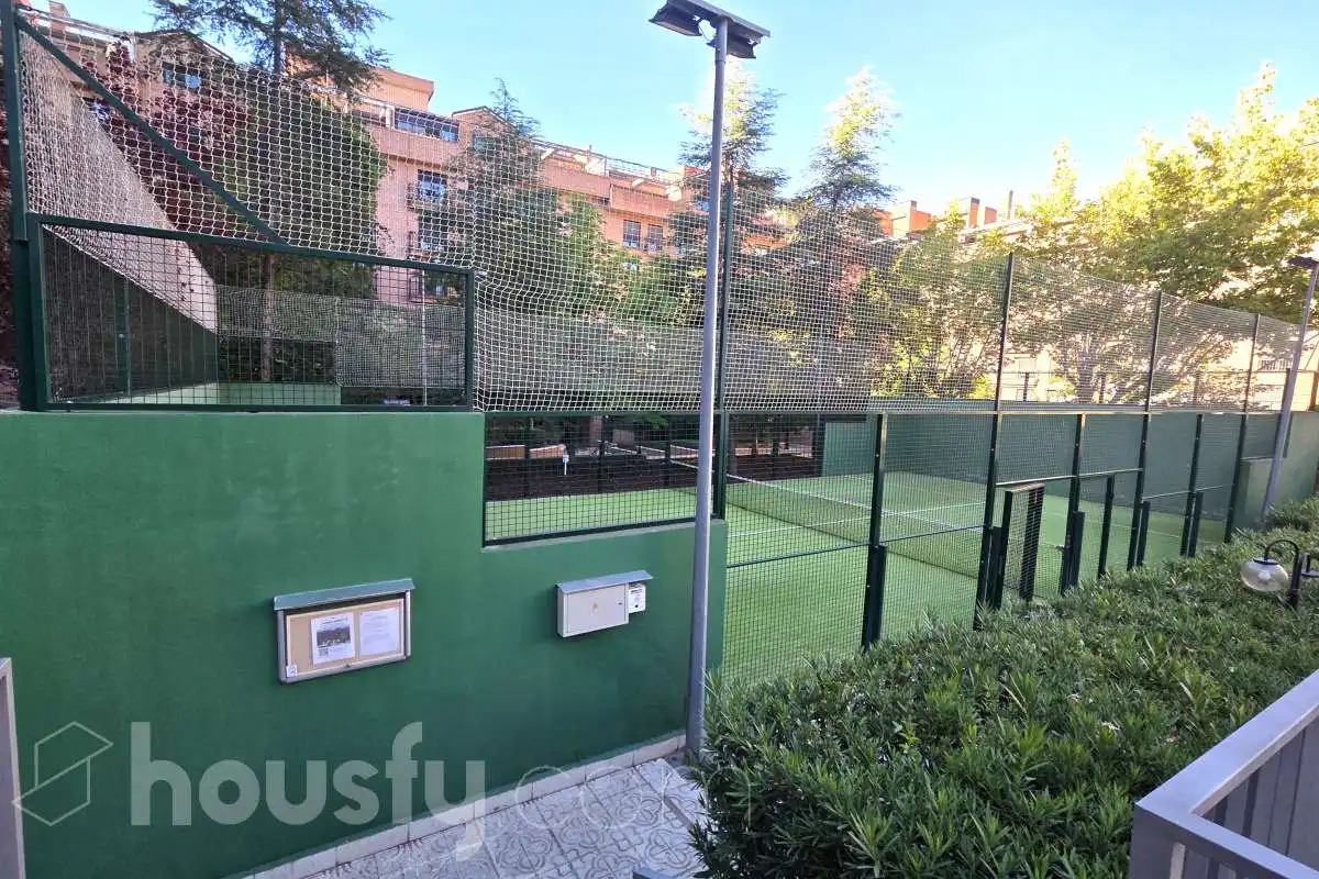 Parking of Flat for rent in Madrid  with Air Conditioner, Heating and Parquet flooring