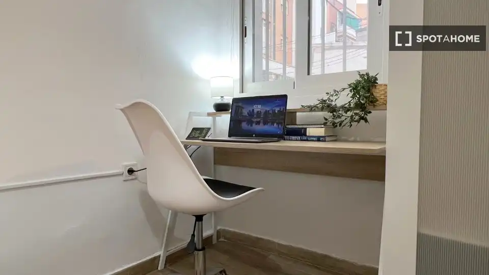 Flat for rent in Madrid  with Air Conditioner, Heating and Furnished