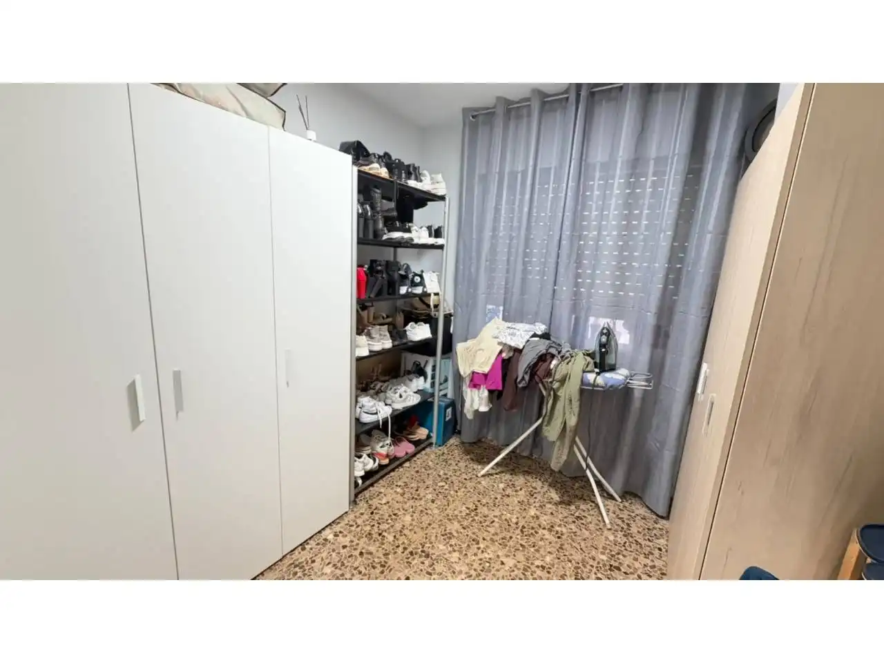Dormitori de Pis en venda en Llombai