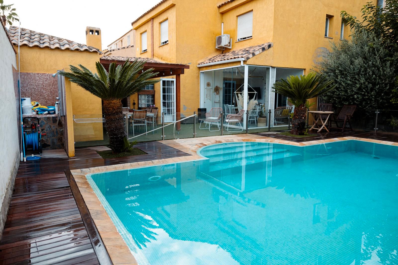 Swimming pool of Single-family semi-detached for sale in La Pobla de Vallbona  with Air Conditioner, Heating and Private garden