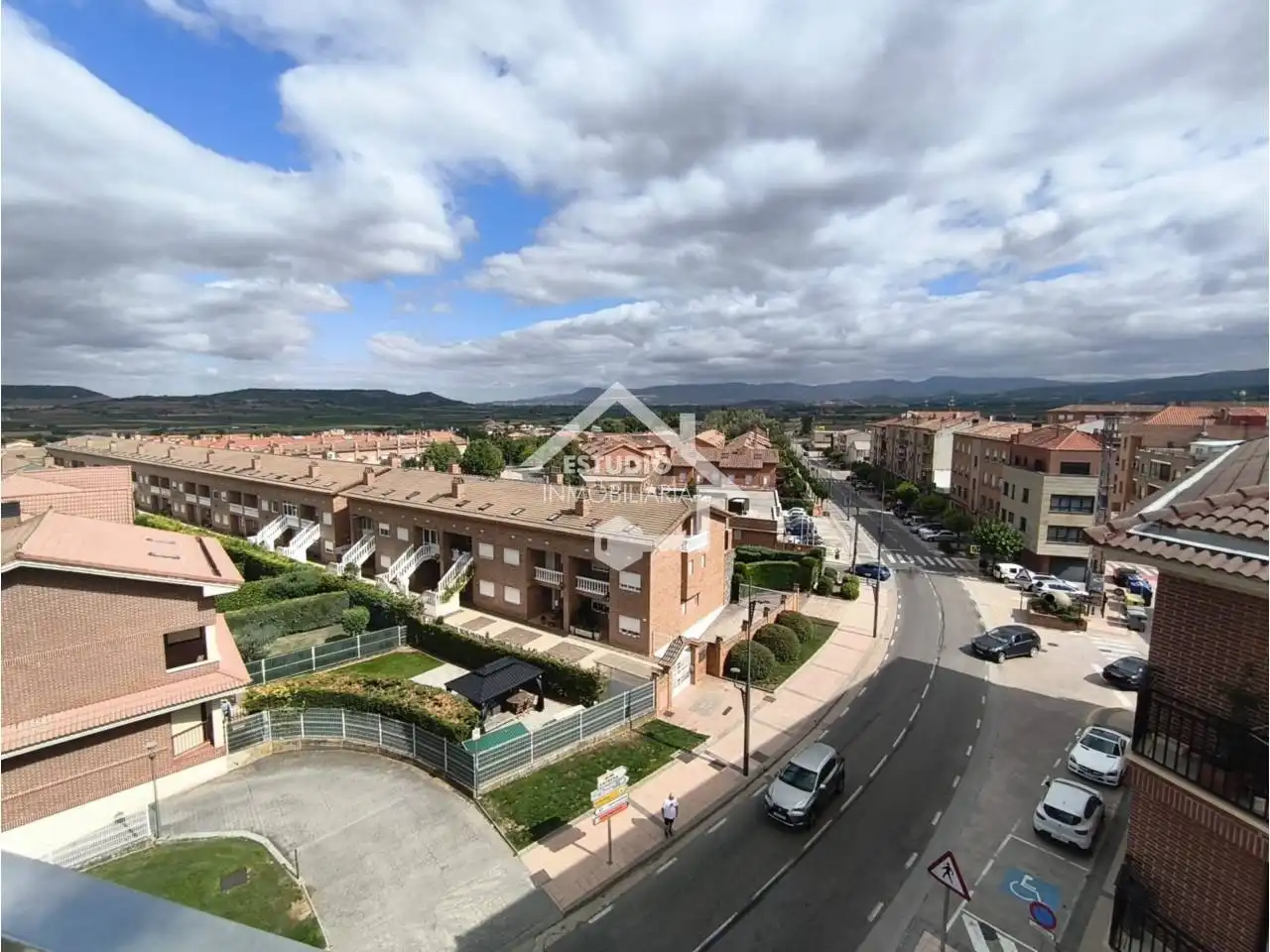 Außenansicht von Wohnung zum Verkauf in Navarrete mit Heizung, Terrasse und Abstellraum