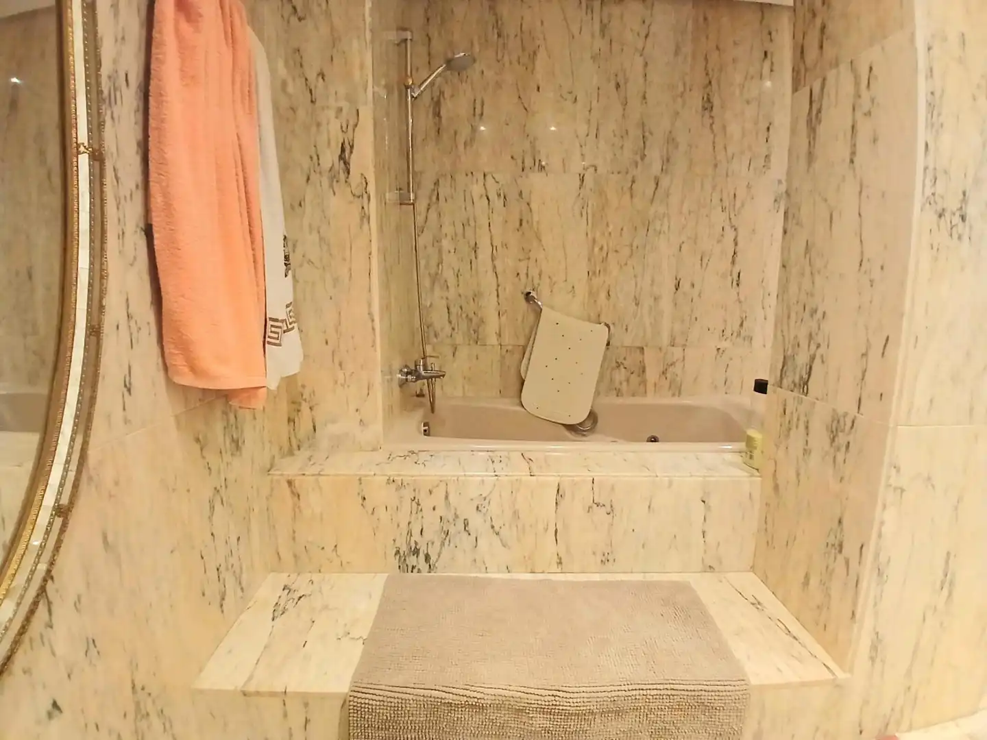 Bathroom of Flat for sale in Madrid  with Air Conditioner, Heating and Private garden