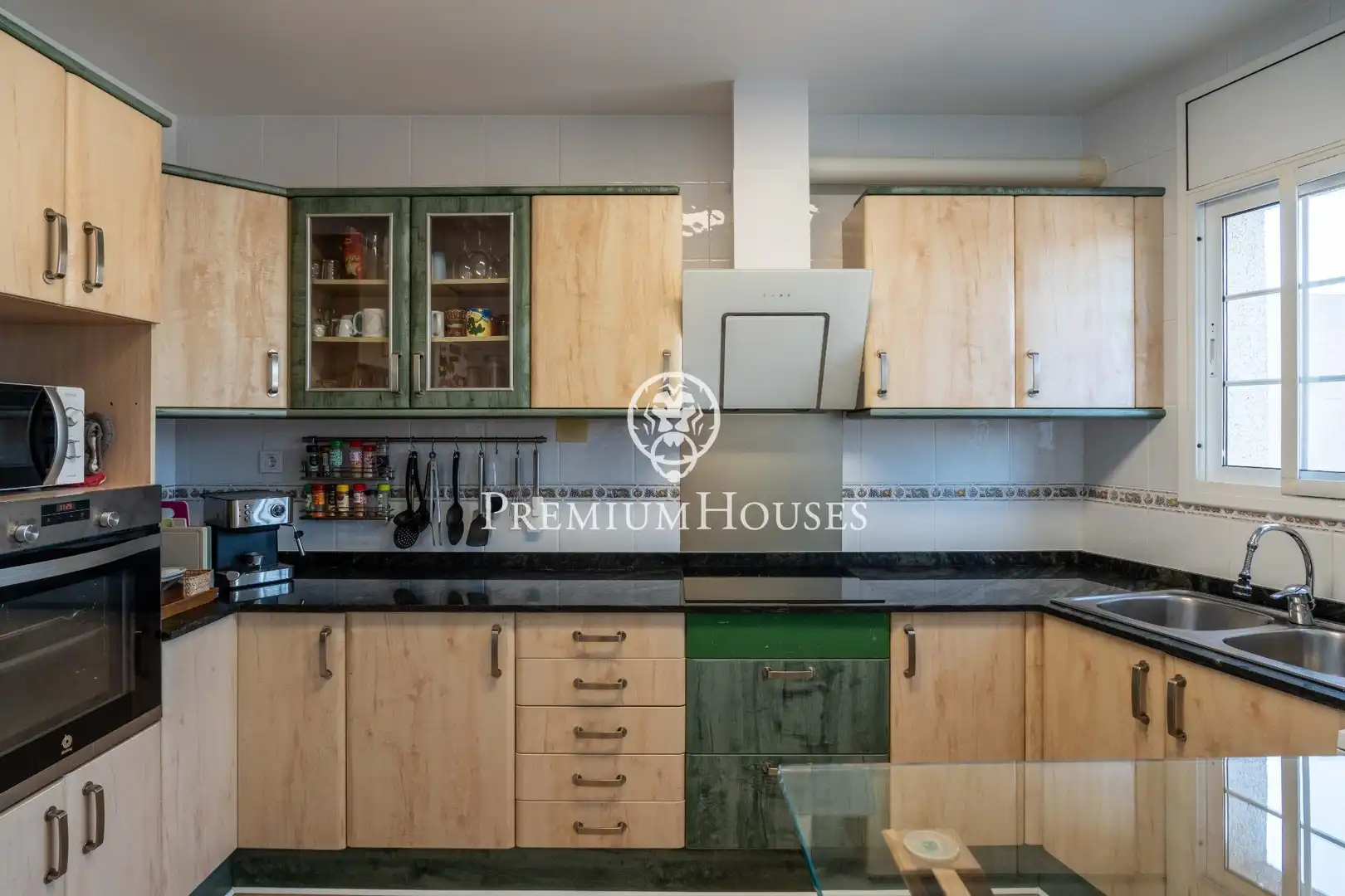 Kitchen of Detached homes for sale in Vilanova i la Geltrú  with Air Conditioner, Heating and Storage room