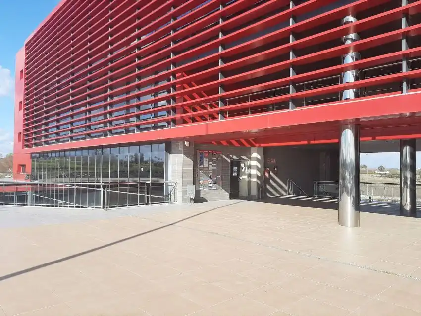 Oficina amb ascensor en venda a Salteras