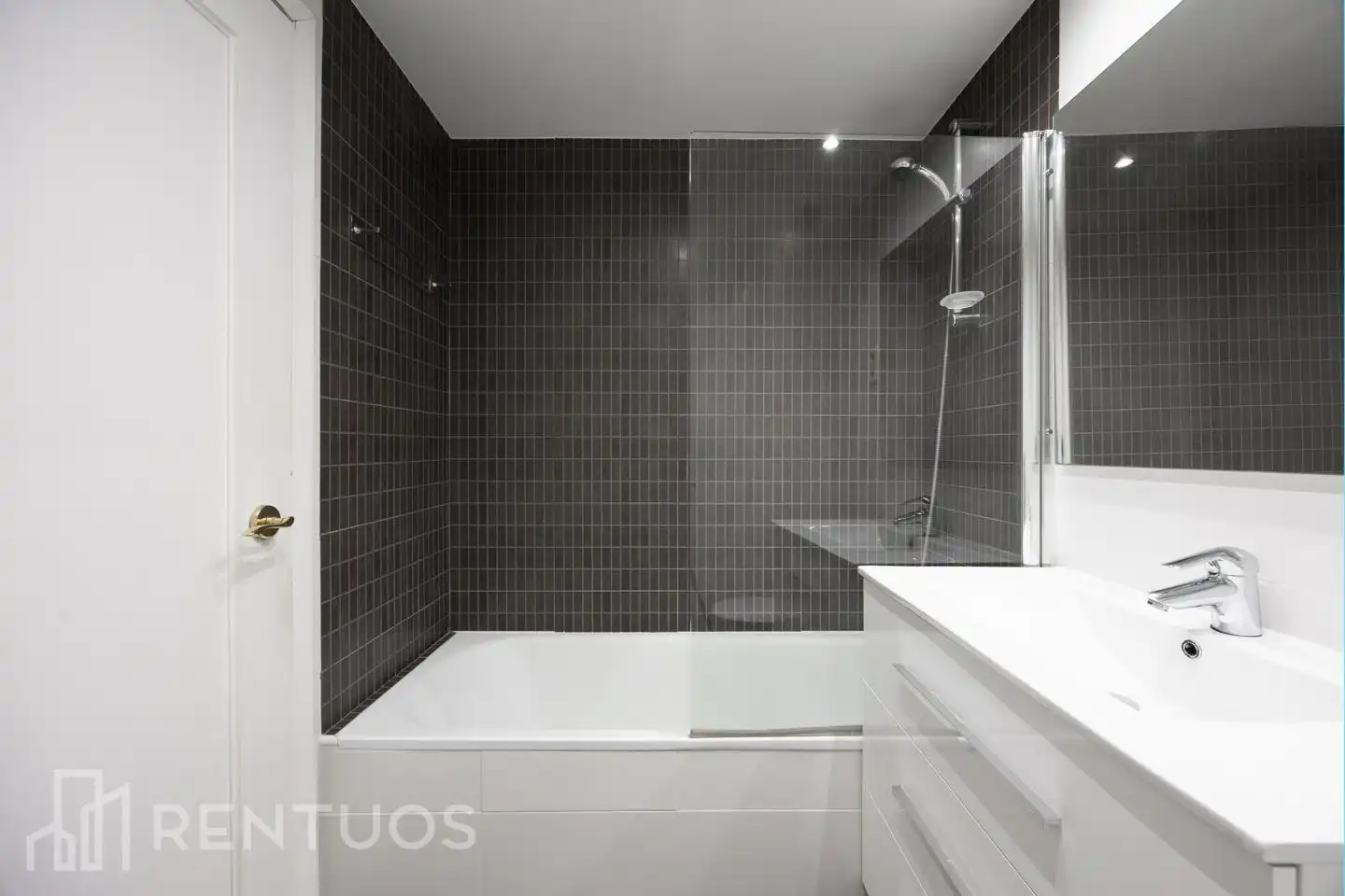 Bathroom of Flat for rent in Majadahonda  with Air Conditioner, Heating and Parquet flooring