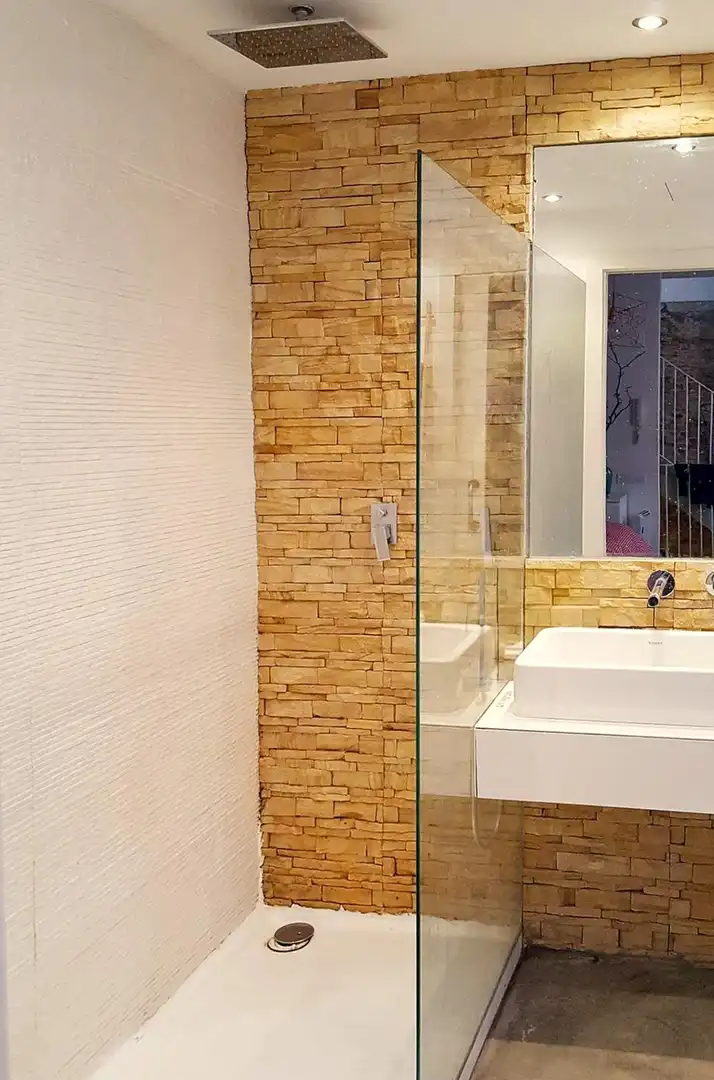 Bany de Edifici en venda en Barcelona
