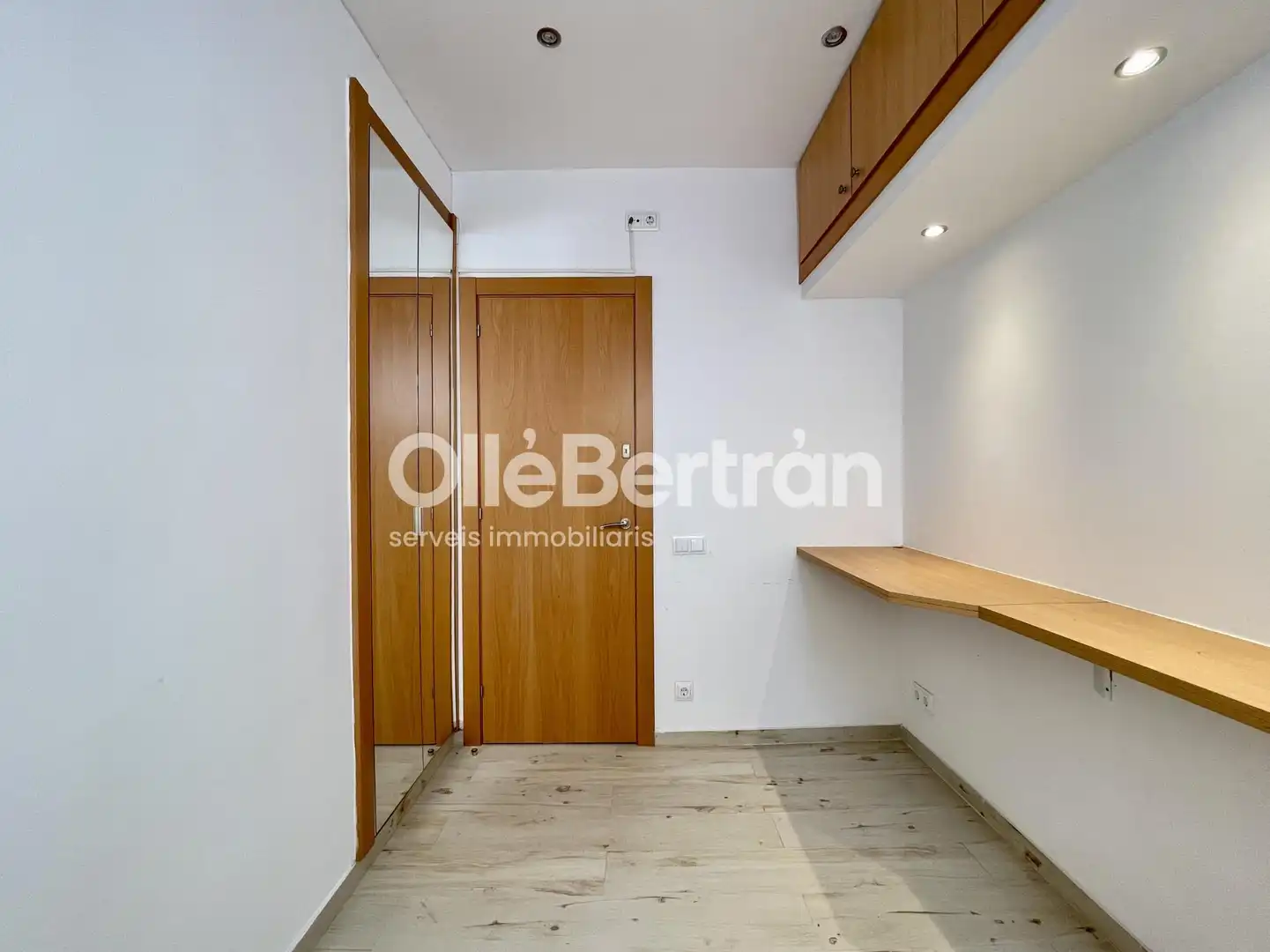 Habitación de Oficina de alquiler en L'Hospitalet de Llobregat