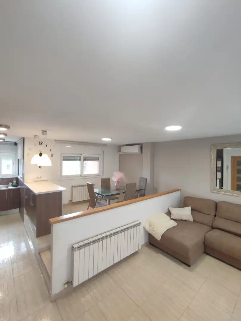 Sala de estar de Casa adosada en venta en Balaguer con Aire acondicionado, Calefacción y Jardín privado