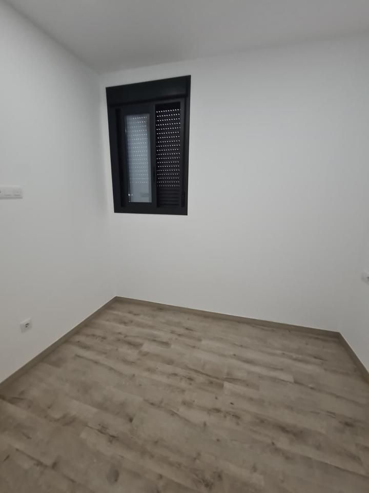 Dormitori de Pis de lloguer en  Sevilla Capital amb Aire condicionat i Balcó