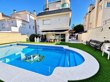 Villa con piscina in vendita a Playa de San Juan - El Cabo de las Huertas